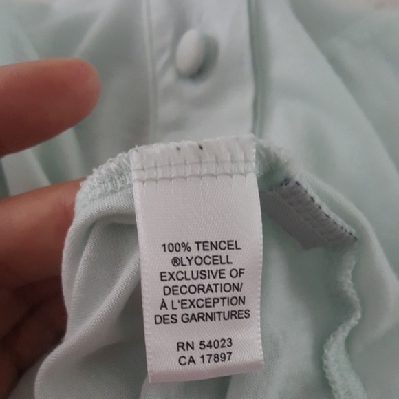 Banana Republic | Baby Blue Top - Picture 5 of 6